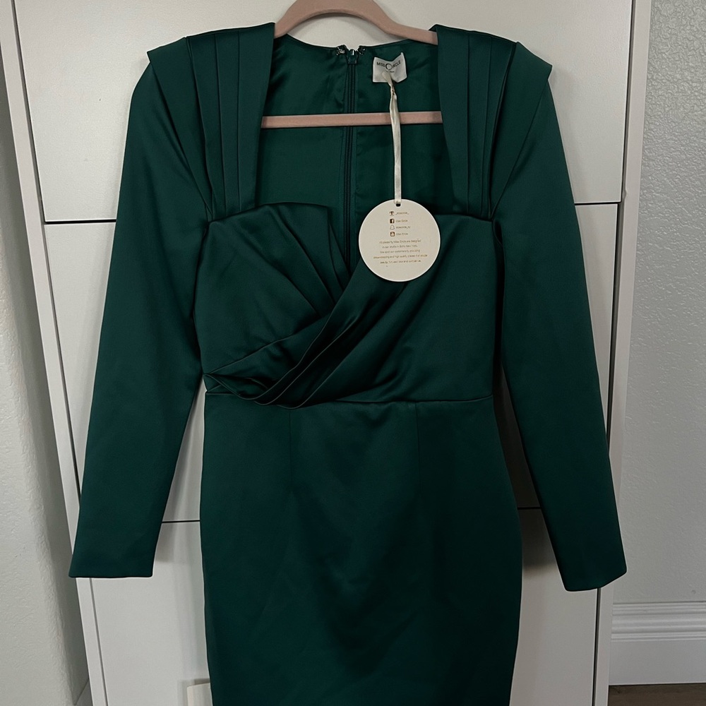 Miss Circle Emerald Green Bodycon Dress I
New With Tags | Size S